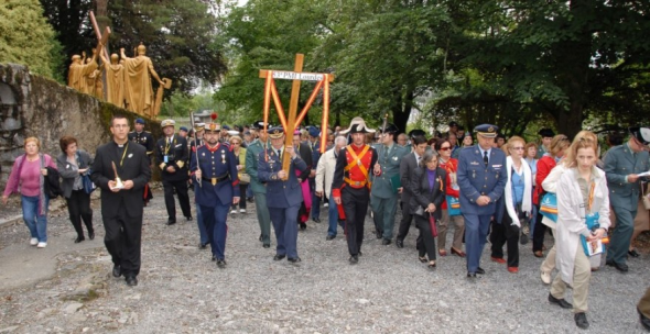Denuncian que Interior pague los gastos a 13 guardias civiles en misión de peregrinación a Lourdes