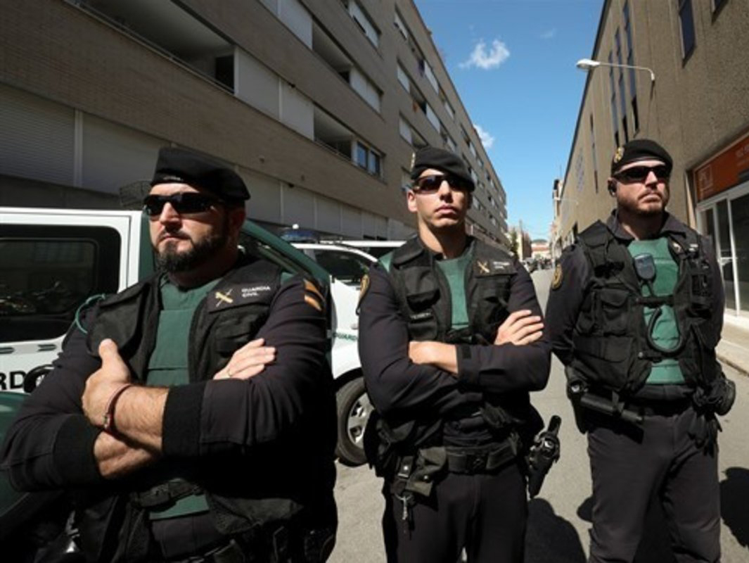 Doscientos guardias civiles esperan aún las medallas por destapar los preparativos para la independencia de Cataluña