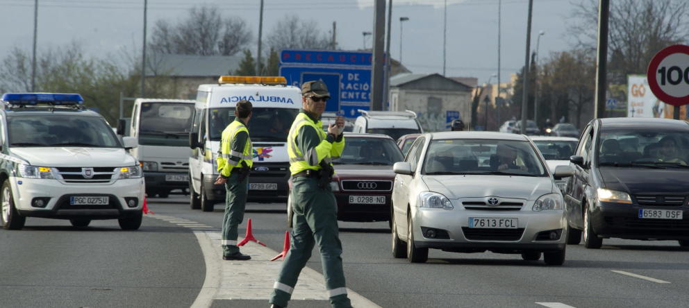 La Justicia anula la norma que incentiva a los guardias civiles de tráfico a poner multas 